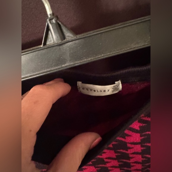 Houndstooth Pencil Skirt - Picture 5 of 5